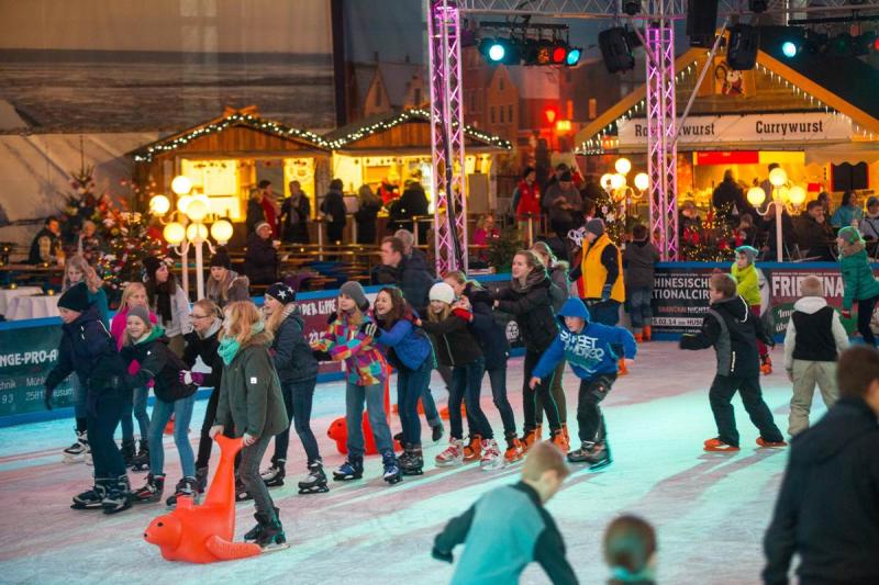 Schlittschuhlaufen in der Messehalle | © Messe Husum & Congress
