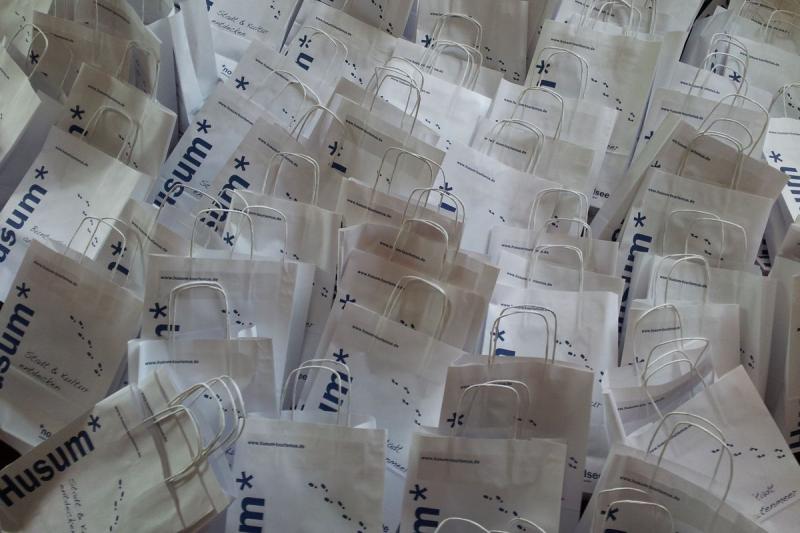 Gepackt: Infotüten aus Husum | © Tourismus und Stadtmarketing Husum GmbH